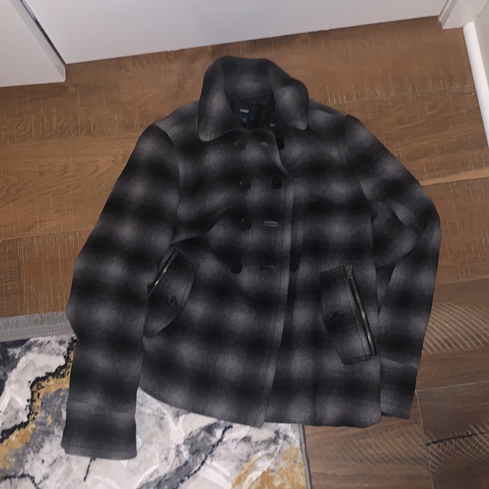 Gap Coat Size L Excellent Preowned Condition